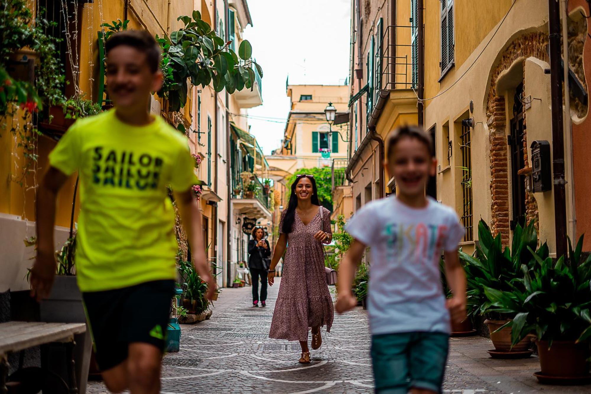 Hotel Continental Pietra Ligure Bagian luar foto