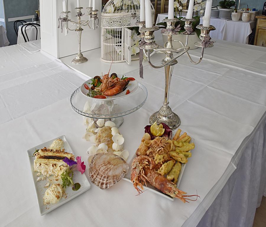 Hotel Continental Pietra Ligure Bagian luar foto