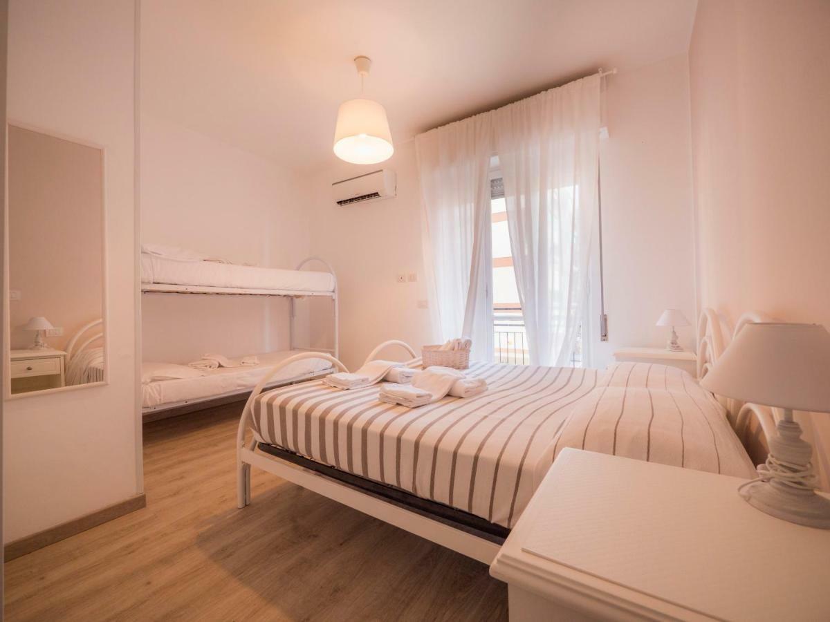 Hotel Continental Pietra Ligure Bagian luar foto