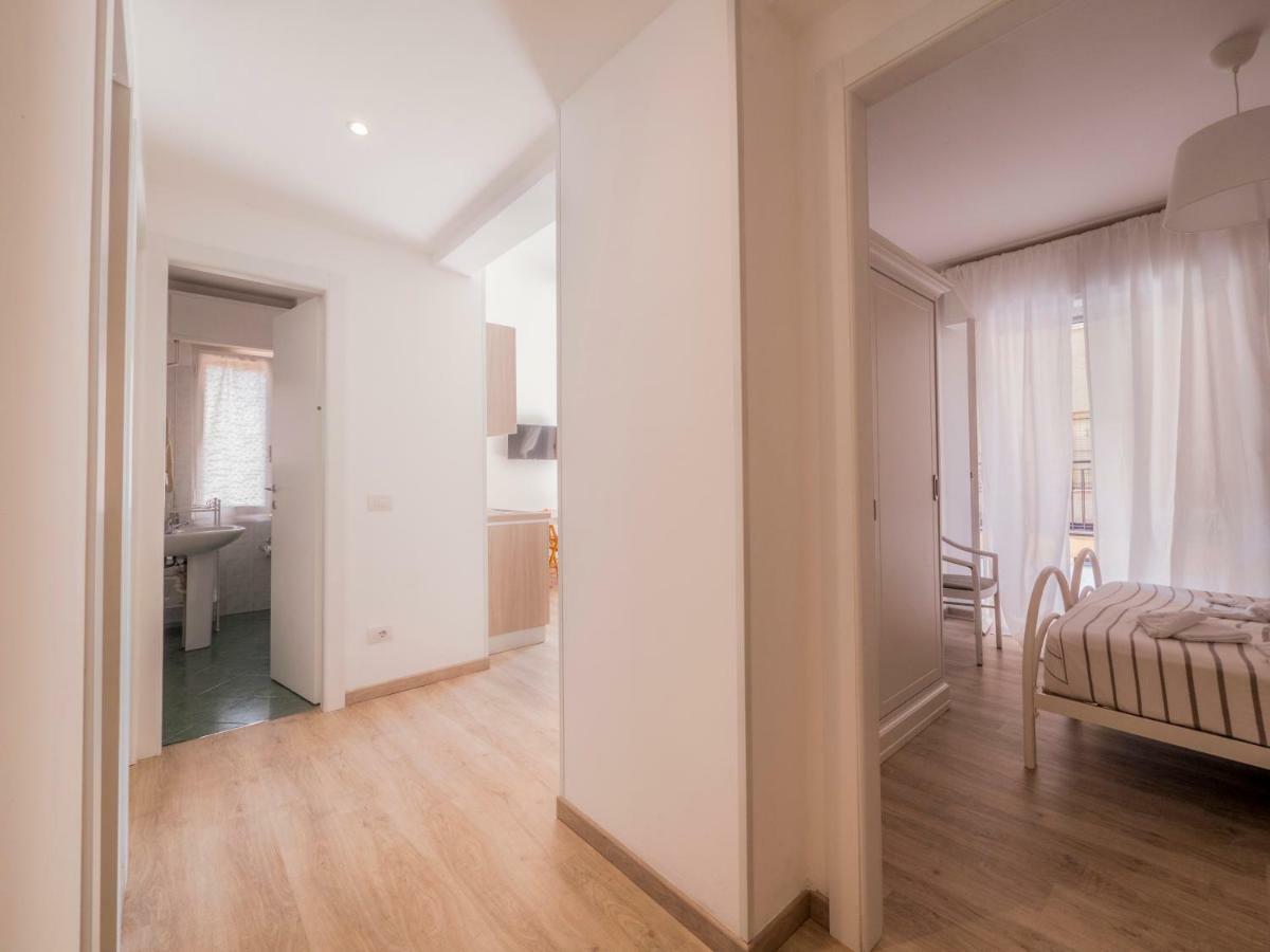 Hotel Continental Pietra Ligure Bagian luar foto